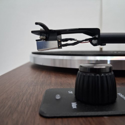 XJ-HOME BLUETOOTH VINYL RECORD PLAYER WITH BUILT-IN SPEAKERS - WOODGRAIN (MODEL: XJ-H01) image 12
