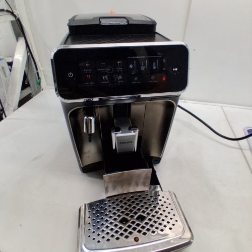 PHILIPS 3300 SERIES FULLY AUTOMATIC ESPRESSO MACHINE WITH BUILT-IN GRINDER & MILK FROTHER - BLACK CHROME (MODEL: EP3326/90) image 3