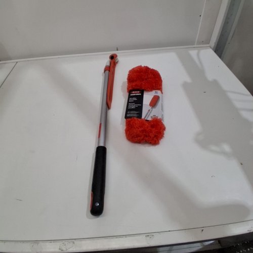 OXO GOOD GRIPS MICROFIBER EXTENDABLE DUSTER - RED image 2