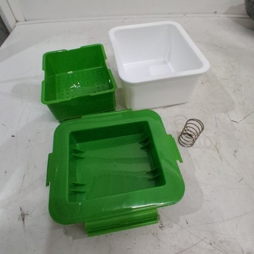 PORTABLE TOFU PRESS WITH DRAIN HOLES - WHITE/GREEN image 2