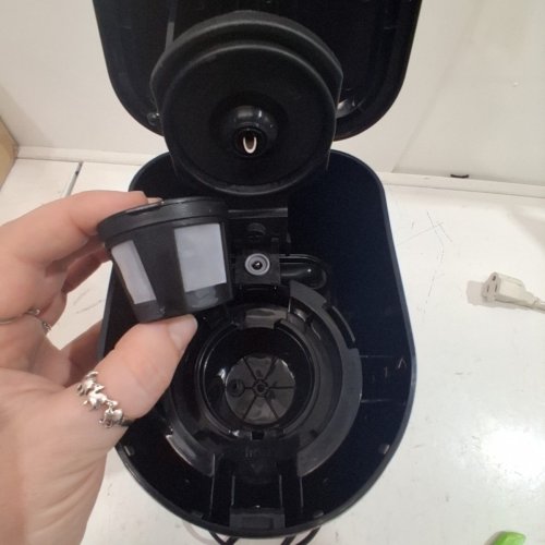 FRIGIDAIRE SINGLE SERVE COFFEE MAKER - 6-12OZ CUPS - BLACK (MODEL: ECMK103) image 4