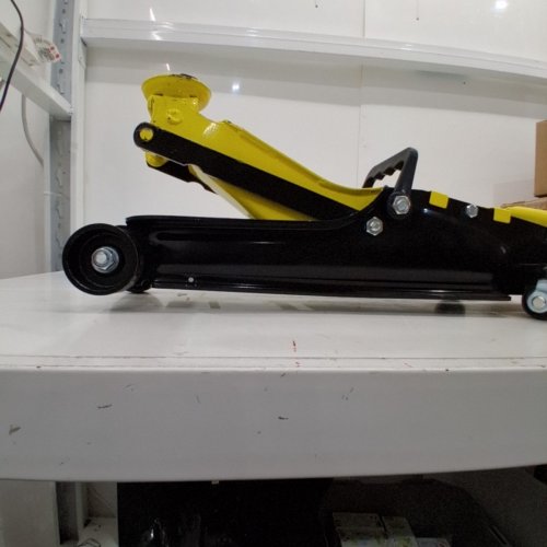 HEAVY DUTY LOW PROFILE HEAVY-DUTY STEEL FLOOR JACK WITH SINGLE PISTON HYDRAULIC PUMP - 2.5 TON CAP - YELLOW (MODEL: WD-A-02250-A00-0) image 4