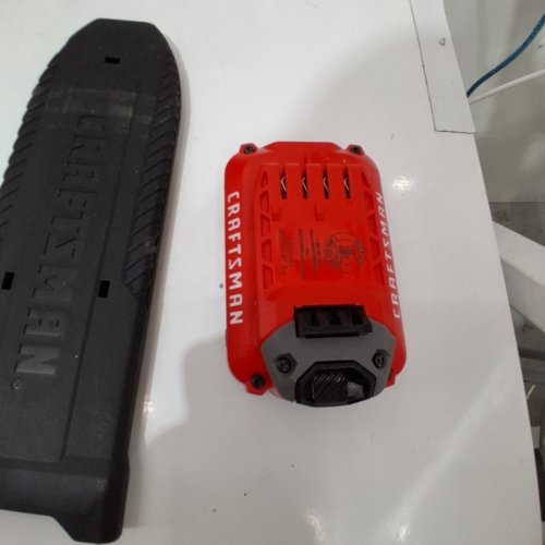 CRAFTSMAN V20* CORDLESS 10" CHAINSAW WITH RECHARGEABLE BATTERY AND CHARGER - RED/BLACK (MODEL: CMCCS610) image 4