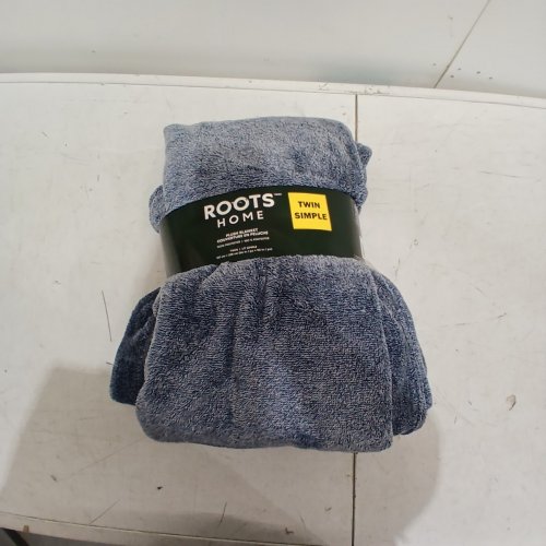 ROOTS HOME PLUSH BLANKET - 66" X 90" - TWIN - BLUE GRAY (ITEM: 6238801) image 3