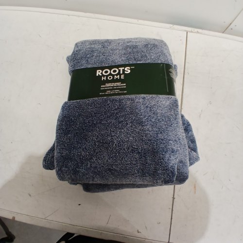 ROOTS HOME PLUSH BLANKET - 66" X 90" - TWIN - BLUE GRAY (ITEM: 6238801) image 4