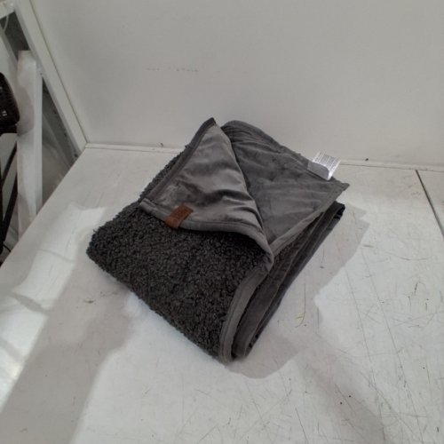 ROOTS HOME PLUSH BLANKET - 50" X 70" - DARK GREY (MODEL:2010800) image 3
