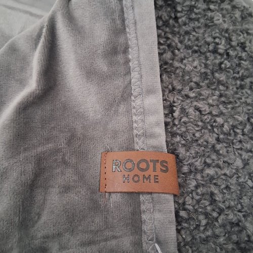 ROOTS HOME PLUSH BLANKET - 50" X 70" - DARK GREY (MODEL:2010800) image 5