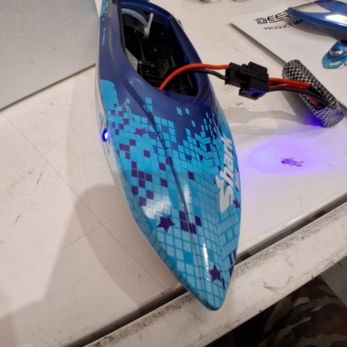DEERC HIGH SPEED RC RACING BOAT WITH SHARK GRAFFITI - 20+ MPH, FAST REMOTE CONTROL BOAT W/LED LIGHTS FOR POOLS AND LAKES (MODEL:HJ812) image 2