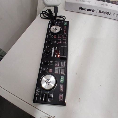 NUMARK TOUCH COMPACT USB DJ CONTROLLER - BLACK (MODEL: DJ2G02) image 3