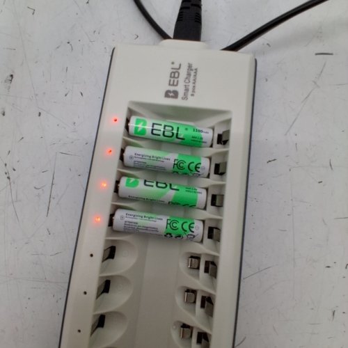 EBL UPGRADED BATTERY CHARGER WITH 8 SLOTS - FOR AA AND AAA RECHARGEABLE BATTERIES - WHITE - (MODEL: C9042W) image 2