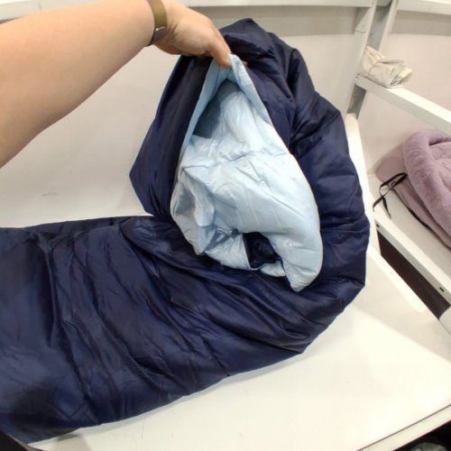 AMAZON BASICS TWO PERSON SLEEPING BAG WITH CARRYING BAG - 84" X 59" - NAVY BLUE image 3
