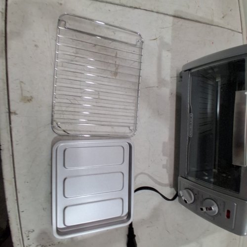 BLACK & DECKER STAINLESS STEEL TOASTER OVEN - 4-SLICE - SILVER (MODEL: TO1701SG) image 5
