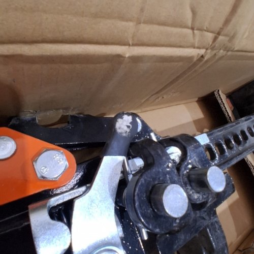 HEAVY DUTY RATCHETING OFF ROAD UTILITY HIGH LIFT FARM JACK - 48" - 700LBS - BLACK/ORANGE (MODEL: AH081048) image 5