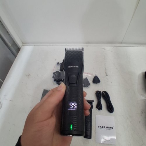 FADE KING PROFESSIONAL CORDLESS LCD DISPLAY GROOMING KIT - BLACK image 2