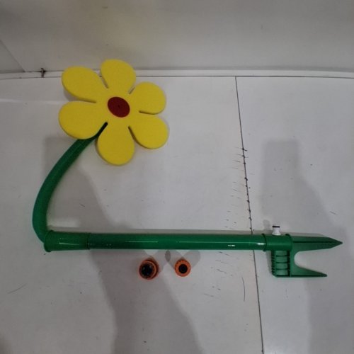 CRAZY DAISY DANCING FLOWER LAWN WATER SPRINKLER WITH GROUND STAKE - ONE SIZE - GREEN YELLOW image 2
