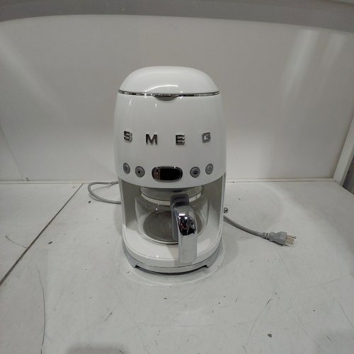 SMEG 1950FTS RETRO STYLE DIGITAL DISPLAY COFFEE MAKER - 10 CUPS - WHITE (MODEL:DCF02BLUS) image 4