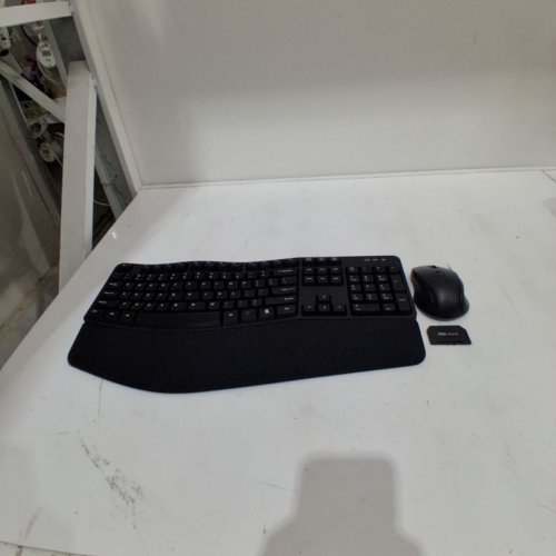 AMAZON BASICS ERGONOMIC WIRELESS KEYBOARD AND MOUSE COMBO - BLACK image 3