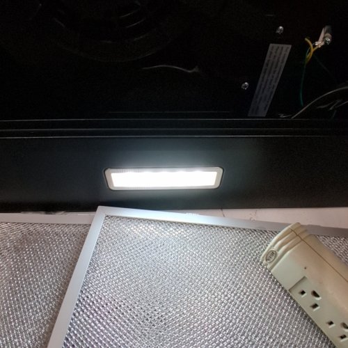 COMFEE' UNDER CABINET DUCTED/DUCTLESS CONVERTIBLE SLIM VENT RANGE HOOD, WITH 3 SPEED EXHAUST FAN AND 2 LED LIGHTS-30" -BLACK-(MODEL:CVU30W4ABB) image 2