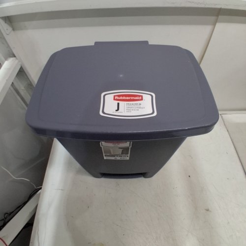RUBBERMAID STEP-ON WASTEBASKET - 31L - GREY (MODEL: FG284187CYLND) image 4
