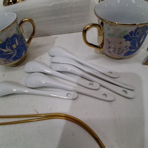 VINTAGE TEA SET WITH CARRYING TRAY - SERVERS 6 PEOPLE - BLUE/GOLD (MODEL:MA047) image 3