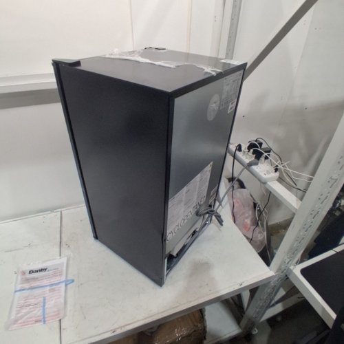 DANBY COMPACT FRIDGE - 3.2CUFT - BLACK - (MODEL: DAR032B2BM) image 5