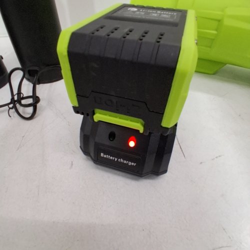GREENER CORDLESS AIR BLOWER WITH TWO BATTERIES AND CHARGER - 21V 5.0AH - GREEN/BLACK image 2