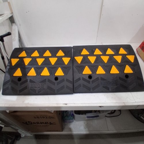 2PK HEAVY DUTY RUBBER CURB RAMP 33069 LBS - 6" (MODEL: SJDLYPDGB2197XHMWV0) image 2