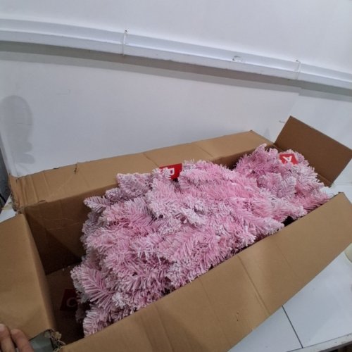 HAPPYGRILL PRE-LIT SNOW FLOCKED CHRISTMAS TREE - 6FT - PINK (MODEL: FTSDCT-1017) image 2