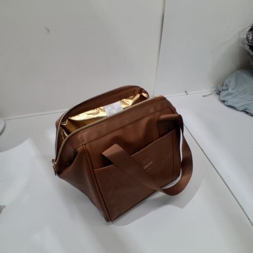 IGLOO LUXE COOLER/LUNCH BAG - 9 CANS MAX CAPACITY - BROWN/GOLD (MODEL: 2014223) image 2