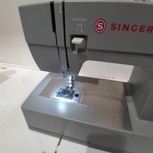 SINGER 4452 HIGH SPEED HEAVY DUTY SEWING MACHINE WITH ACCESSORIES - GREY (MODEL: 4452) image 2