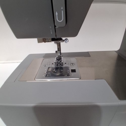SINGER 4452 HIGH SPEED HEAVY DUTY SEWING MACHINE WITH ACCESSORIES - GREY (MODEL: 4452) image 5