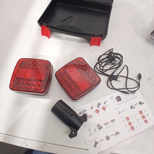 2PC ‎WODHMIEY WIRELESS MAGNETIC LED TRAILER LIGHTS - 2GHZ SIGNAL - 100FT SIGNAL - RED (MODEL: 16162501150) image 2