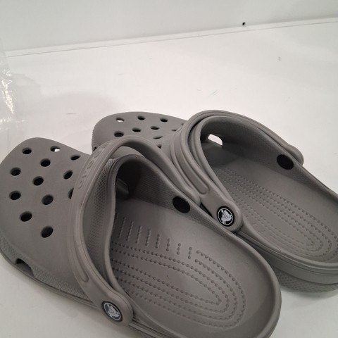 UNISEX ADULT CROCS CLASSIC CLOG - M:8W:10 - DARK GREY - (STYLE:10001-738) image 2