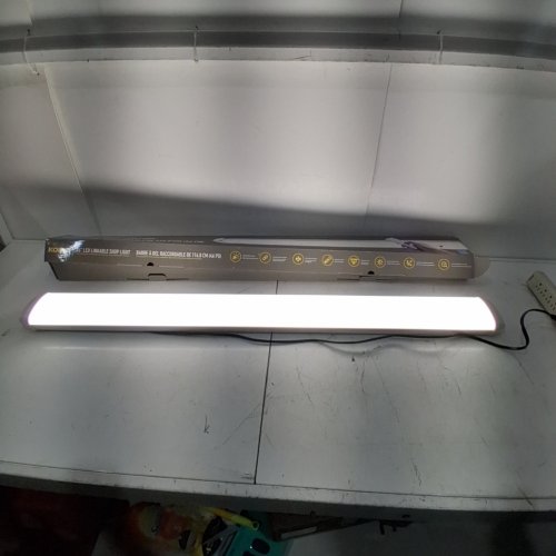 KODA 46" MOTION SENSOR & REMOTE CONTROL LINKABLE LED SHOP LIGHT - 4600 LM, 4000K MODEL: 2322003 image 2