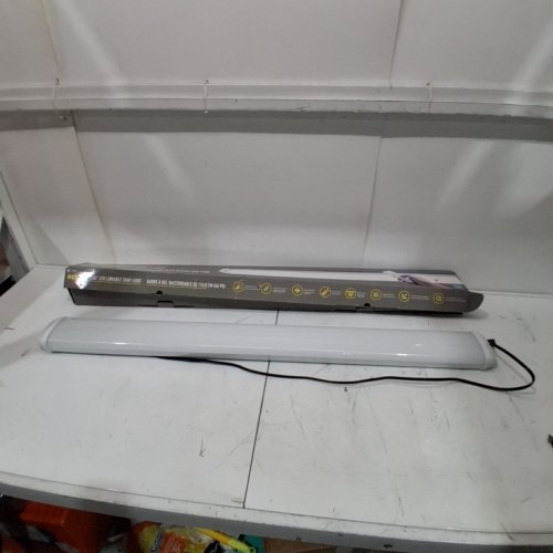 KODA 46" MOTION SENSOR & REMOTE CONTROL LINKABLE LED SHOP LIGHT - 4600 LM, 4000K MODEL: 2322003 image 3