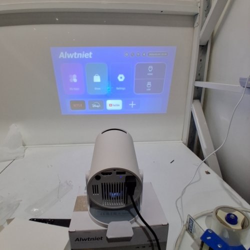 ALWTNIET PORTABLE SMART PROJECTOR BLUETOOTH, WIFI, & AUTO KEYSTONE CORRECTION - WHITE (MODEL: HY300PRO+) image 2