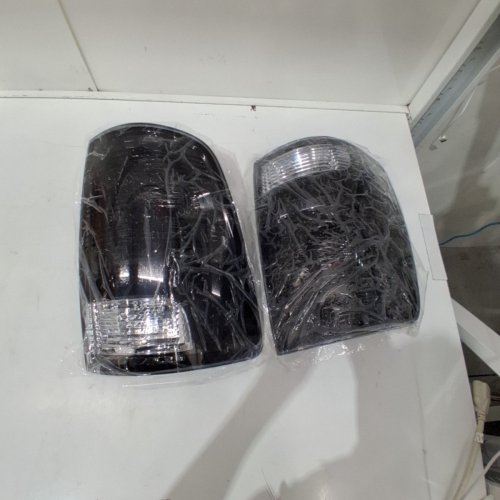 SMOKE-TINTED REPLACEMENT TAIL LIGHT ASSEMBLY - FOT TOYOTA HILUX SURF 1996-2002 - BLACK image 2