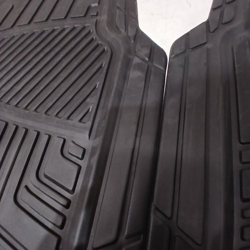 2PC AMAZON BASICS ALL SEASON HEAVY DUTY UNIVERSAL FULL SET RUBBER FLOOR MATS FOR CARS, SUVS AND TRUCKS - BLACK image 4