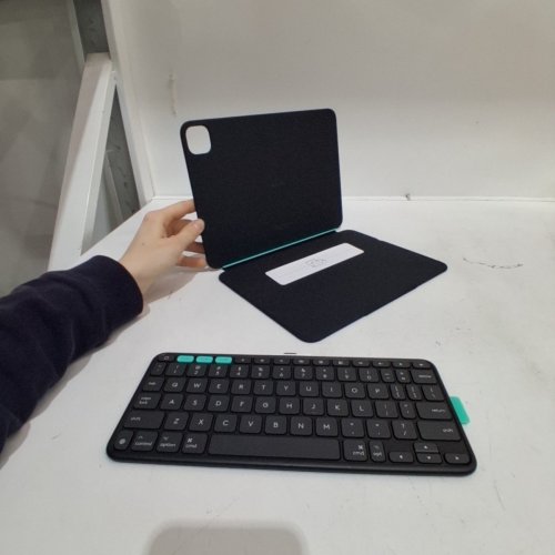 LOGITECH PROTECTIVE & STOWABLE BLUETOOTH KEYBOARD CASE FLIP FOLIO FOR SELECT APPLE IPAD MODELS - MIDNIGHT BLACK (MODEL: 920-013370) image 2