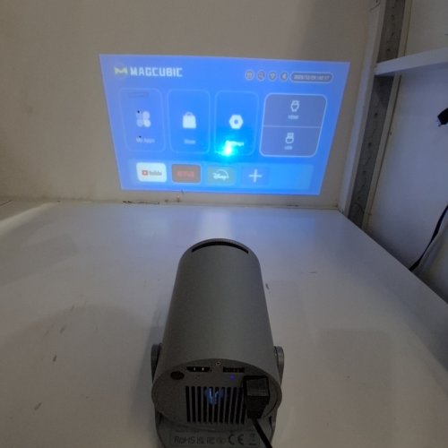 MAGCUBIC MINI PROJECTOR WITH BUILT-IN APPS - WI-FI 6 AND BLUETOOTH 5.4 COMPATIBLE - UP TO 4K UHD - GREY image 2