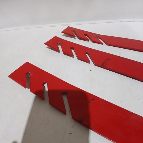 4PK GUARDIAN 45° FIXED ANGLE ROOFING BRACKET WITH 6" PLATFORM - RED (MODEL: 2504) image 4