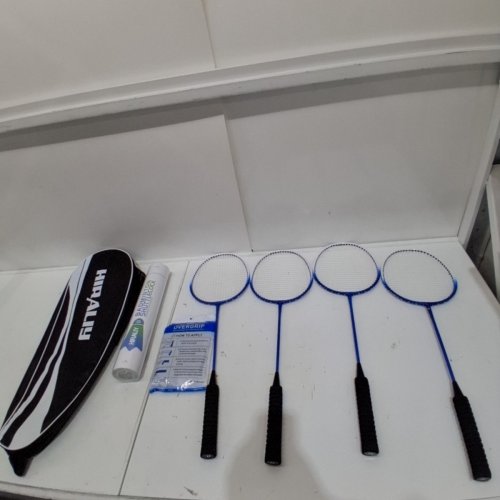 HIRALIY BADMINTON RACKETS SET OF 4 FOR OUTDOOR BACKYARD GAMES, INCLUDING 4 RACKETS, 12 NYLON SHUTTLECOCKS, 4 REPLACEMENT GRIP TAPES AND 1 CARRYING BAG image 2