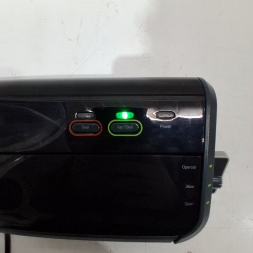 FOODSAVER VACUUM SEALING SYSTEM - BLACK - (MODEL: FM2000-033) image 3