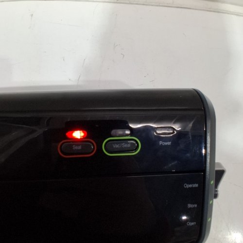 FOODSAVER VACUUM SEALING SYSTEM - BLACK - (MODEL: FM2000-033) image 5