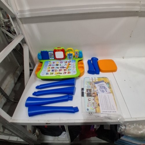 *FRENCH VERSION* VTECH EXPLORE AND WRITE ACTIVITY DESK - (MODEL: 1958) image 4