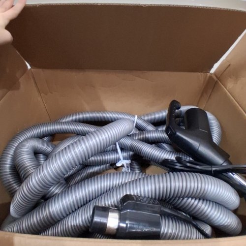OVO CENTRAL VAC ACCESSORY KIT WITH DUAL VOLTAGE ON/OFF SWITCH CONTROL HOSE - 40FT - BLACK (MODEL: KIT-HV50CD-OVO) image 3