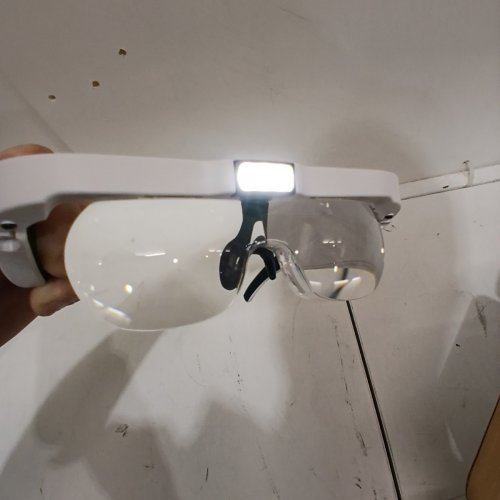 KIMDDO MAGNIFYING GLASS WITH LIGHT AND 4 DETACHABLE LENSES - 1.5X TO 5X - WHITE - (MODEL: 12539DC2) image 4