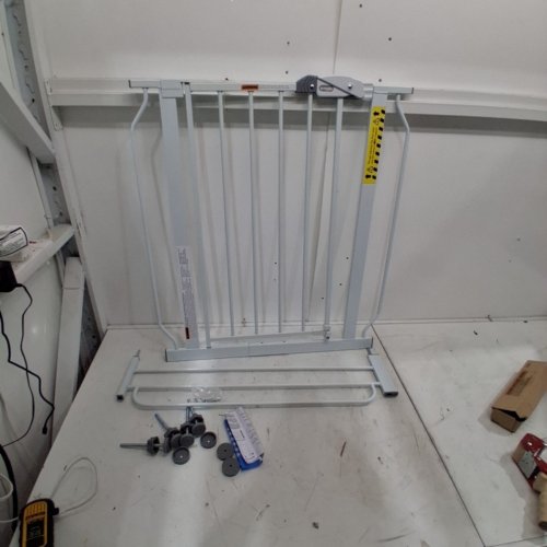 REGALO EASY STEP SAFETY GATE - 29"- 38.5" - WHITE (MODEL : 1160-DS) image 2