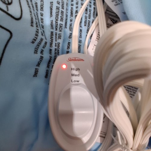 SUNBEAM CLASSIC HEATING PAD - DEEP PENETRATING HEAT - 12" X 15" image 2