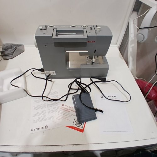 SINGER 4432 HEAVY DUTY EXTRA-HIGH SPEED 32-STITCH SEWING MACHINE (MODEL: 4432) image 3